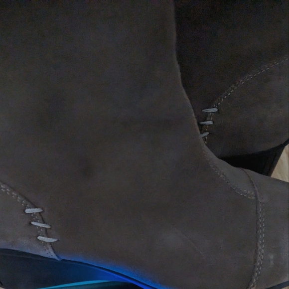 Women's suede Aeropostale boots, size 9. Tan. Two inch wedge heel. - Picture 12 of 13